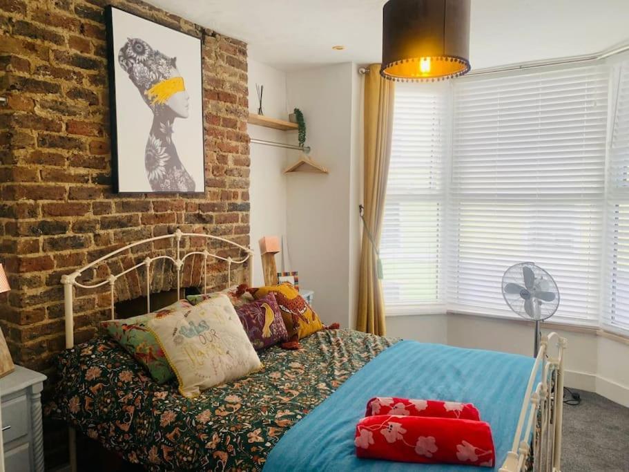 Funky 2 Bedroom Apartment In Town Centre Hastings Exterior photo